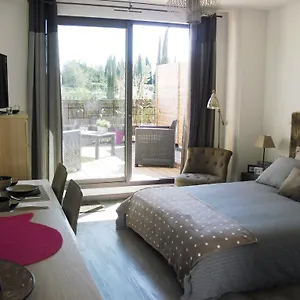 à Deux Pas D'aix Aparthotel
